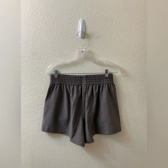NWT Vuori Women's Dash Short 2.0 in Chia M - Picture 7 of 8
